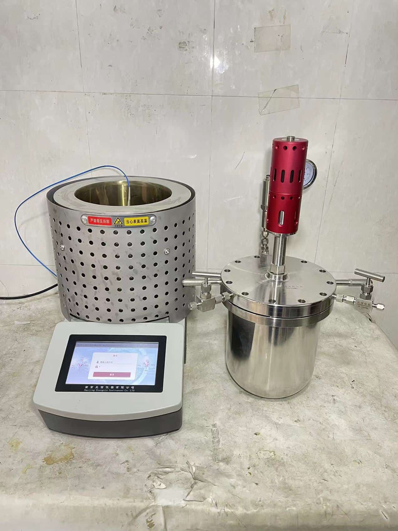 Shipping lab reactor to customer in Spain