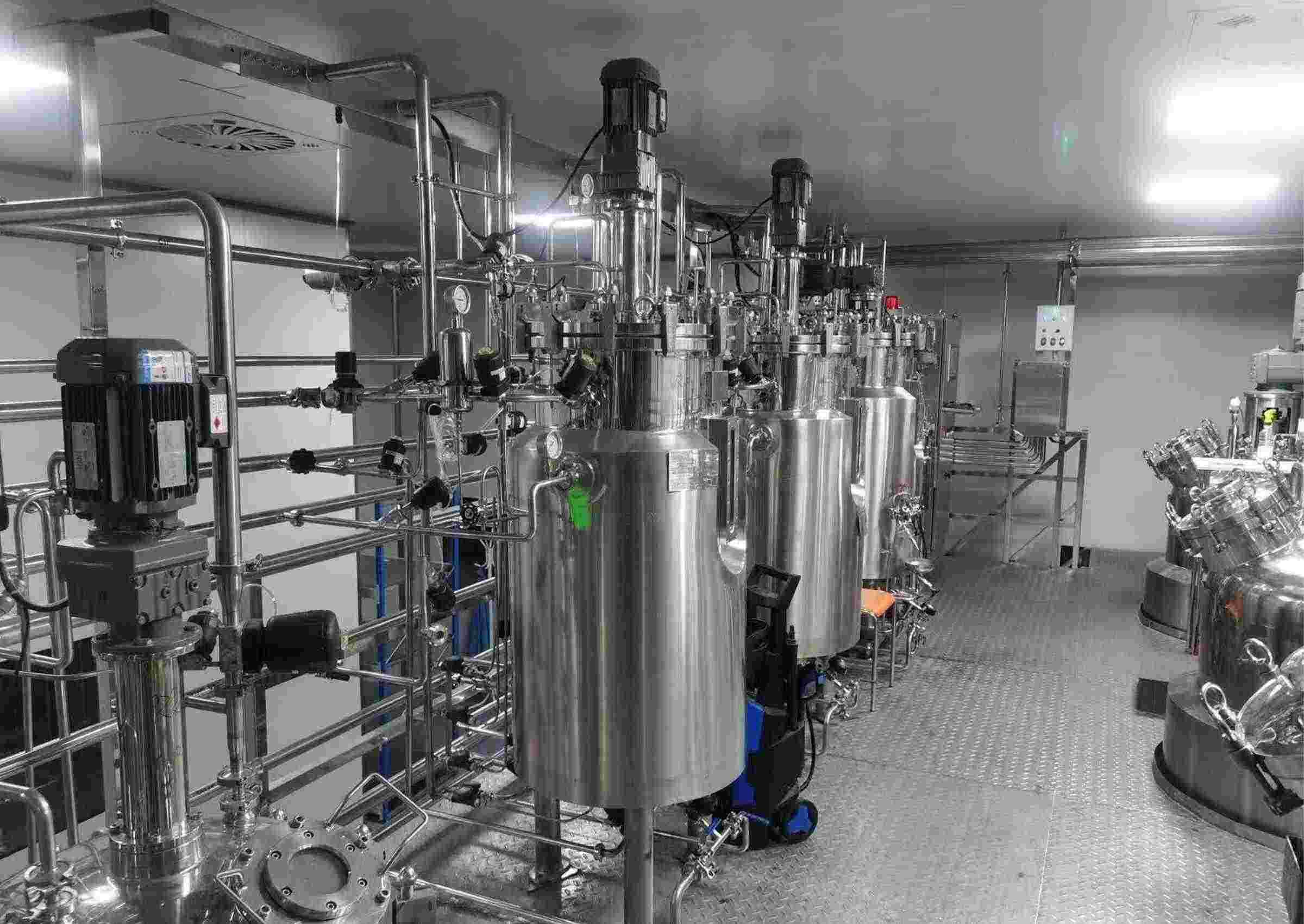 Bioreactors for plant cultivation