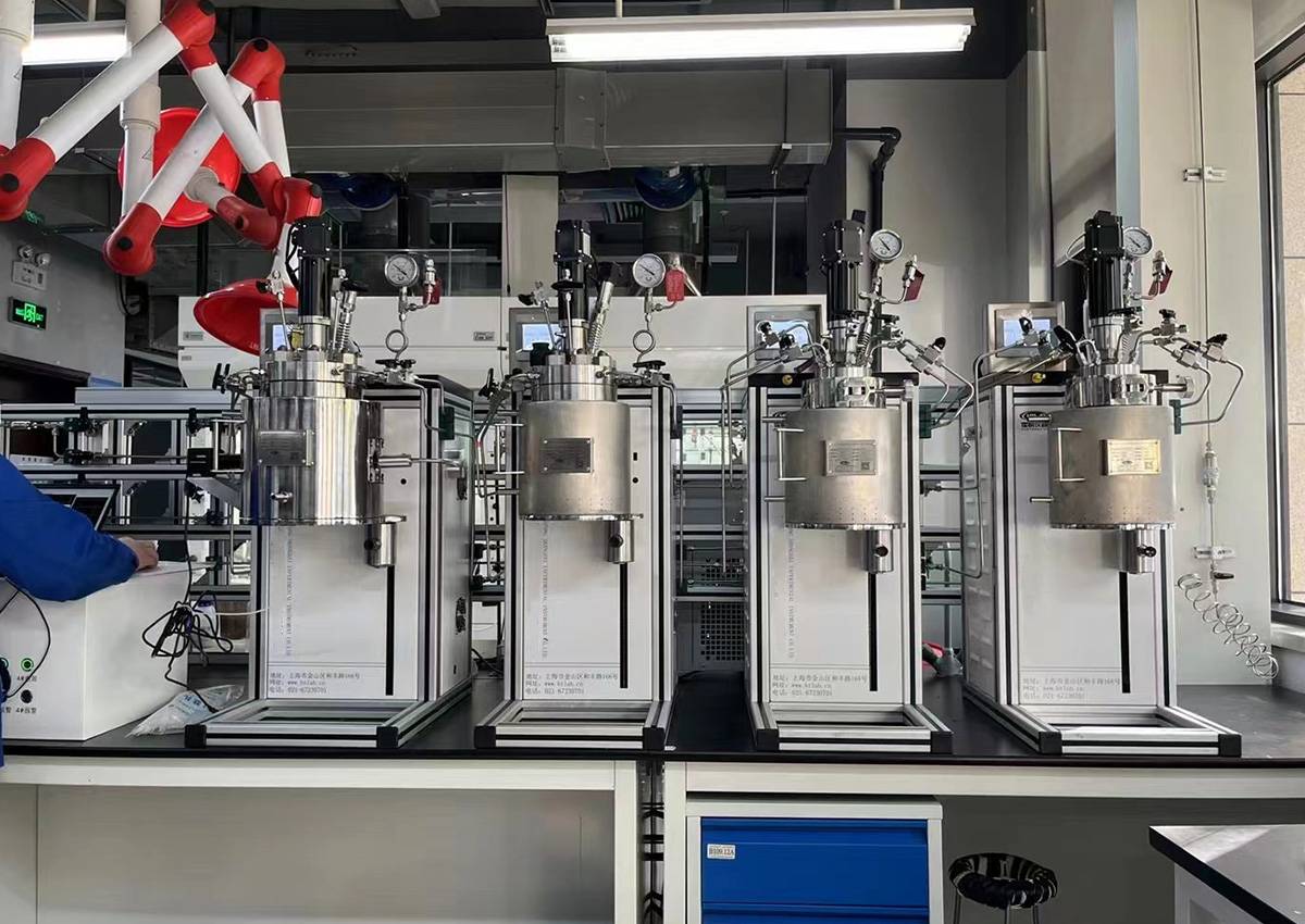 Unstirred reactor: a new trend in chemical equipment